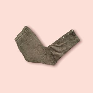 • Materials-corduroy
•Size-XL
•Flared Pants
•Condition-Excellent